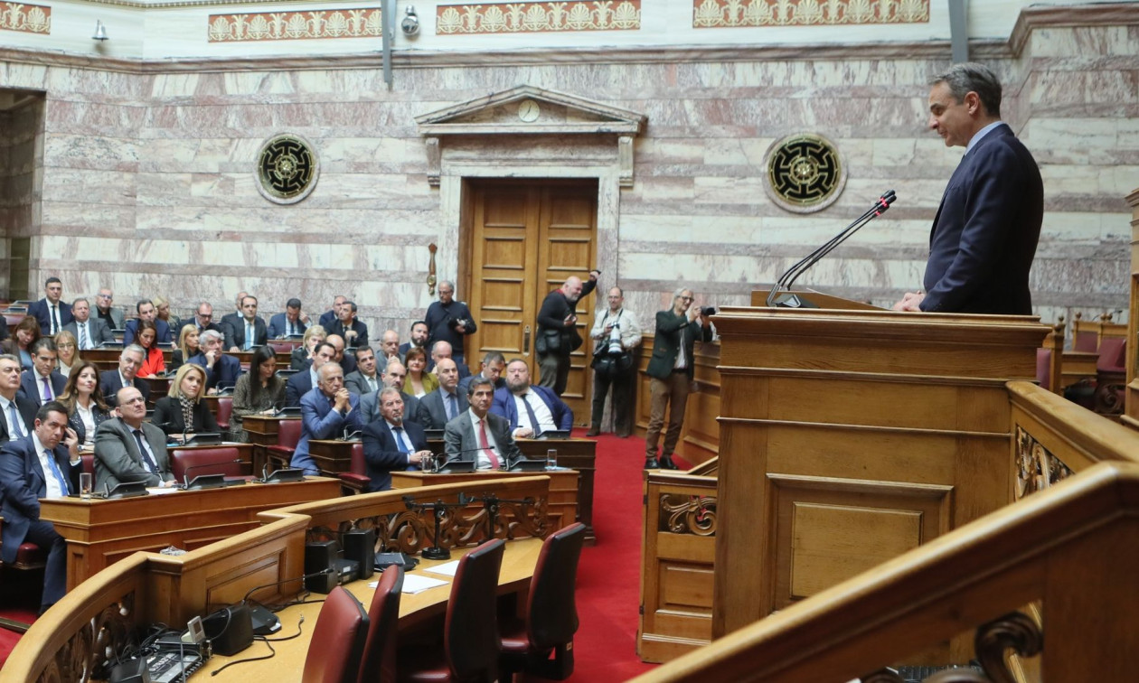 Καλοκαίρι στο… κόκκινο για τη ΝΔ