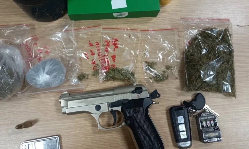 Πρέβεζα: Δύο συλλήψεις για διακίνηση ναρκωτικών και οπλοκατοχή – Ανήλικος ο ένας συλληφθείς