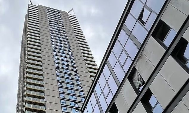 Θάνατος μυστήριο για τριμελή οικογένεια: Βούτηξε στο κενό από τον 36ο όροφο πολυτελούς κτηρίου