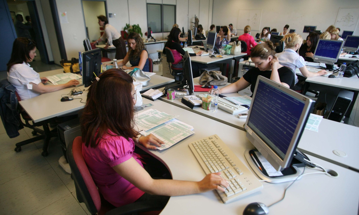 Δημόσιο: Αυξήσεις έως 300 ευρώ σε 10.000 υπαλλήλους – Ποιοι θα επωφεληθούν