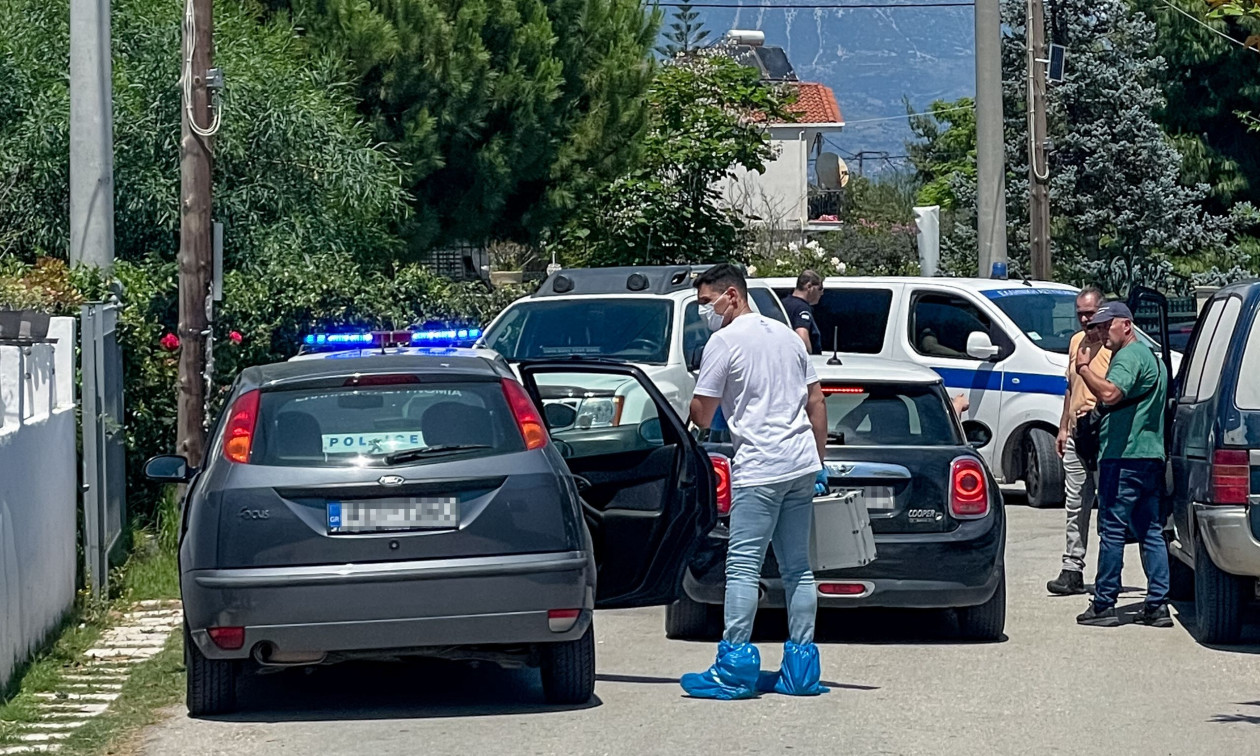 Αίγιο: «Ξύπνησα και τους βρήκα νεκρούς» – Δεν «σπάει» ο συλληφθείς, τι περιμένουν οι Αρχές