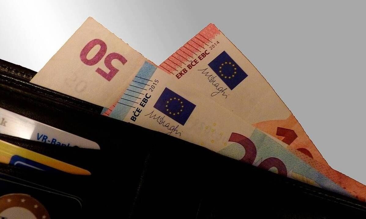Νέο ευρωπαϊκό όριο για πληρωμές με μετρητά – Μέχρι πόσα χρήματα μπορούμε να δώσουμε