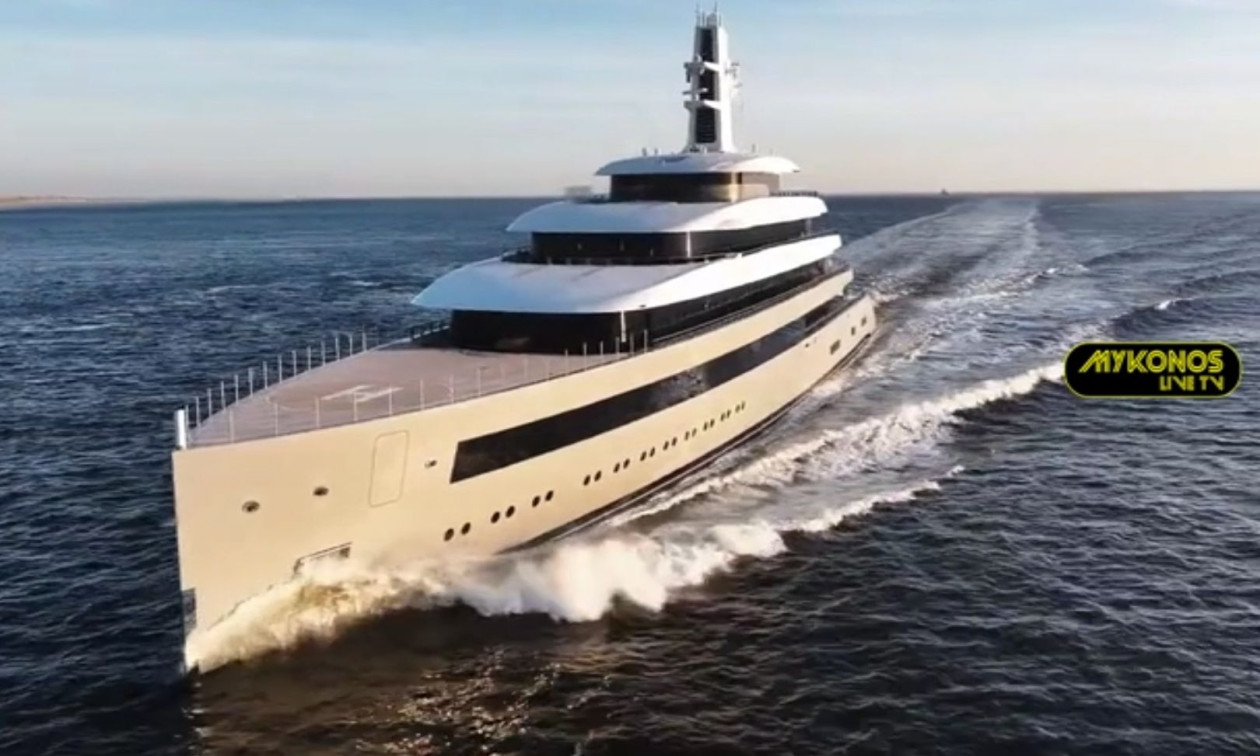 Ένα «πλωτό παλάτι» στη Μύκονο – Το superyacht του ιδρυτή του WhatsApp «μαγνητίζει» τα βλέμματα