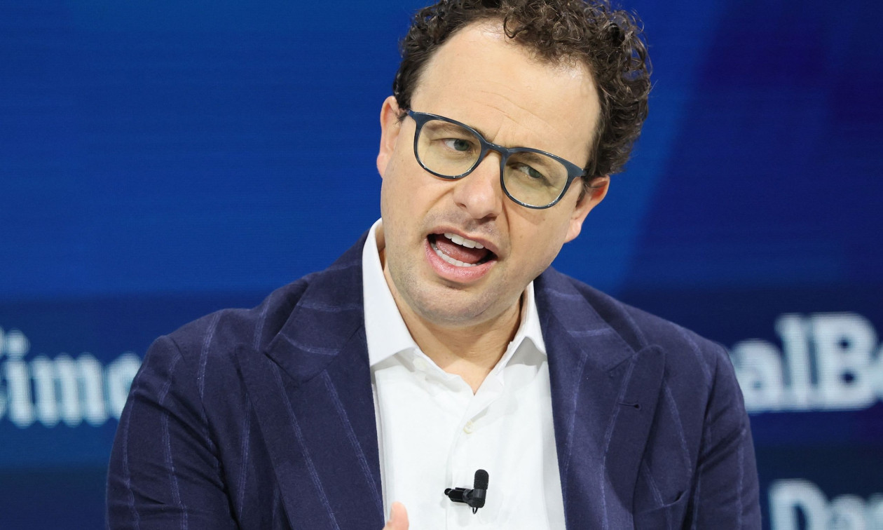 Axios: Η κυβέρνηση Τραμπ απαγορεύει την πρόσβαση αλλοδαπών στην τεχνητή νοημοσύνη της Anthropic