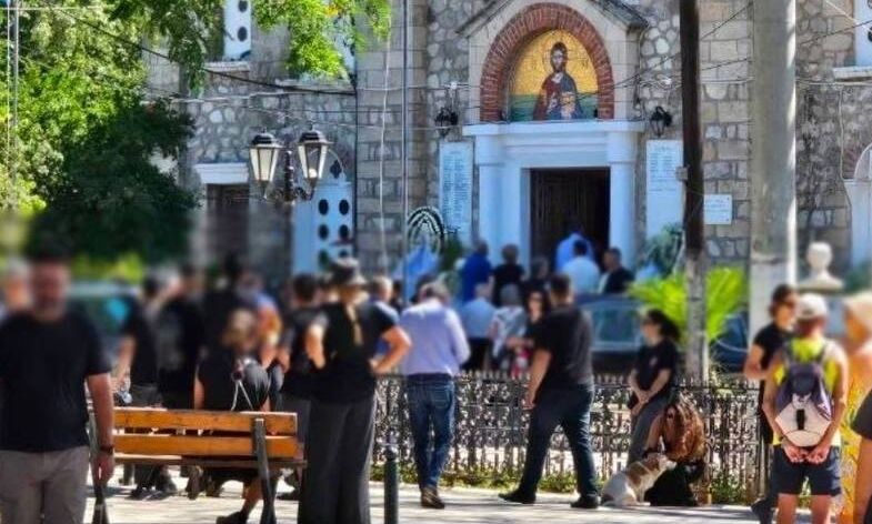 Αίγιο: Αυτή την ώρα το τελευταίο αντίο σε μητέρα και γιο που δολοφονήθηκαν