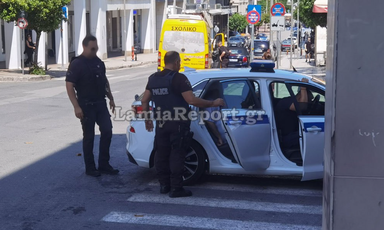 Λαμία: Περιστατικό με επιδειξία στο κέντρο της πόλης – Εικόνες