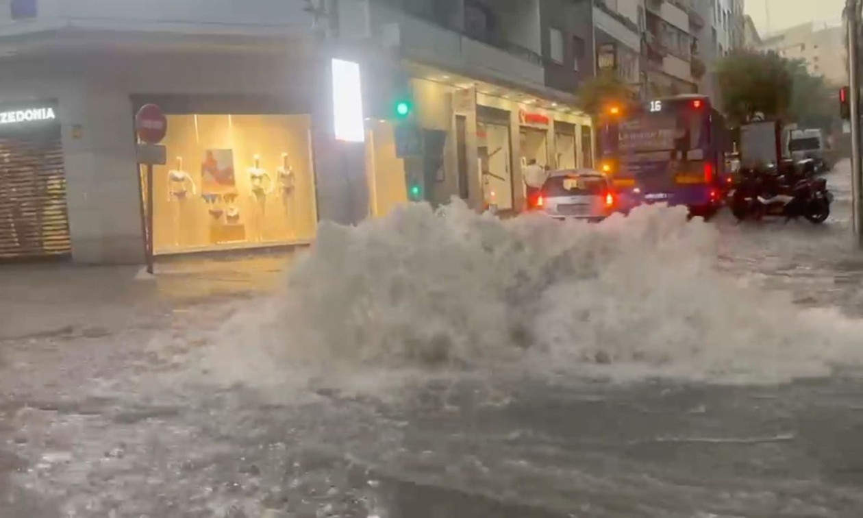 Ισπανία: Καλοκαιρινή καταιγίδα στα νότια προκάλεσε ζημιές – Καταρρακτώδης βροχόπτωση στην Ανδαλουσία