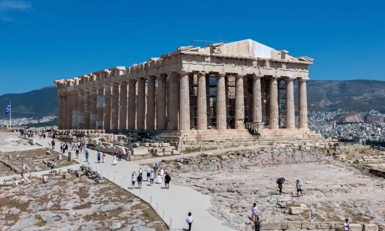 Μετά από 220 χρόνια συμπληρώνεται το δυτικό αέτωμα του Παρθενώνα – Βγήκαν οριστικά οι σκαλωσιές