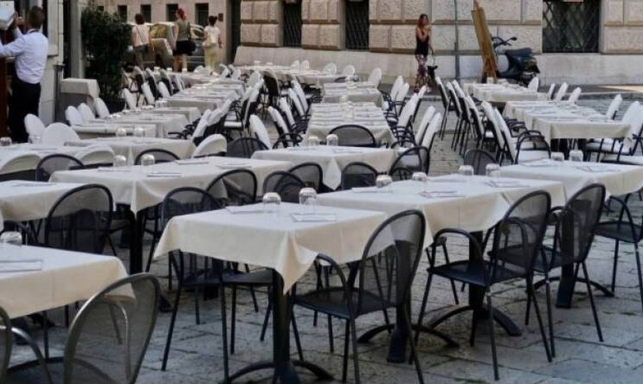 Πώς μας κάνουν τα εστιατόρια να ξοδεύουμε περισσότερα; – Δώστε προσοχή στα μενού