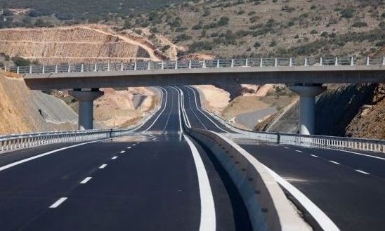 Μέγαρα: Οδηγούσε με 203 χλμ/ώρα – Πήγε να δωροδοκήσει τους αστυνομικούς