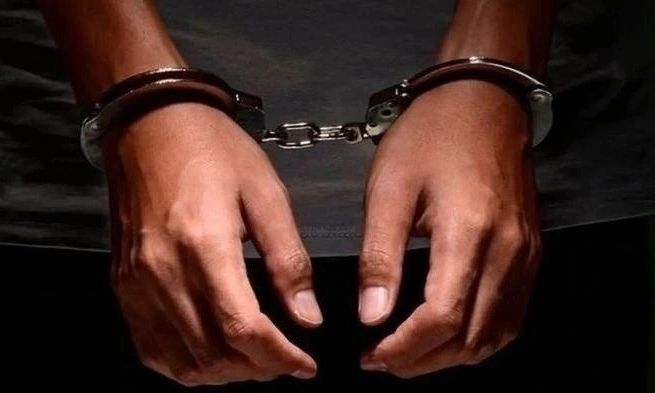Συνελήφθη 62χρονος στο Περιστέρι για κατοχή όπλων και ναρκωτικών