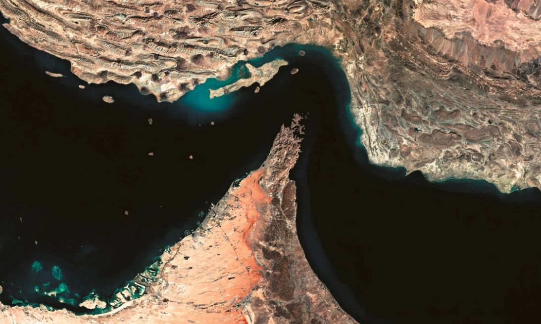 Τι συμβαίνει στο Ορμούζ; Ο Τραμπ απειλεί να επιβάλει διόδια, το Ιράν λέει ότι έκλεισε τα Στενά