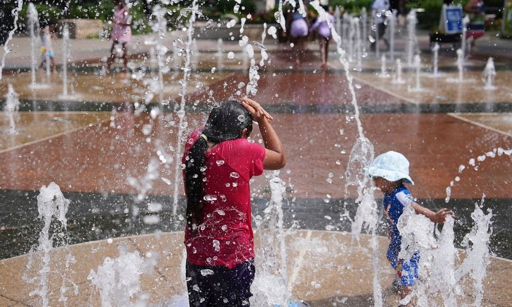 «Καμίνι» η Βρετανία – Πάνω από τους 40 ο υδράργυρος, έκτακτα μέτρα για την ασφάλεια των πολιτών