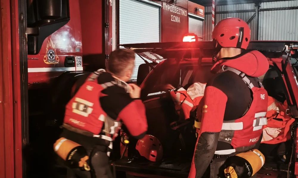 Καλάβρυτα: Ολονύχτια επιχείρηση διάσωσης 60χρονου που έπεσε σε γκρεμό
