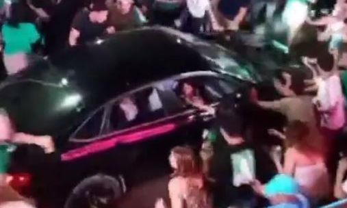 Συναγερμός στο Μεξικό: Αυτοκίνητο έπεσε πάνω σε οπαδούς του Μουντιάλ που πανηγύριζαν – 17 τραυματίες