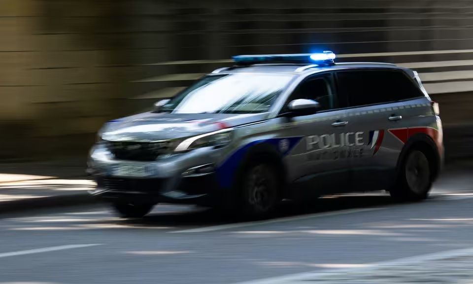 Tρίχρονο παιδί βρέθηκε νεκρό στο αυτοκίνητο των γονιών του κατά τη διάρκεια καύσωνα στη Βαλ-ντ’Ουάζ