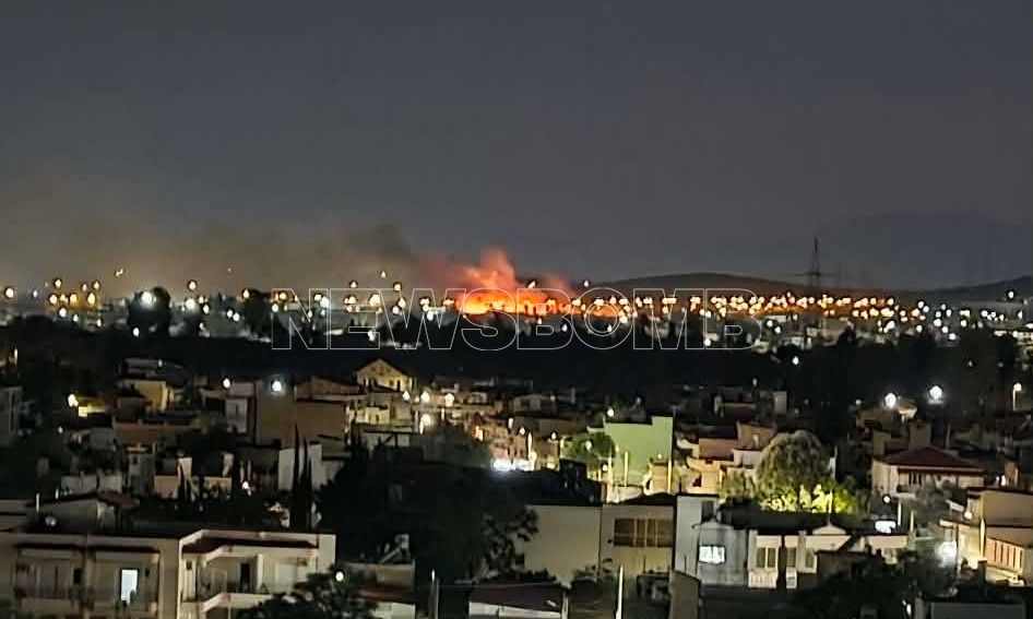 Φωτιά τώρα σε κτίριο στην Ελευσίνα – Διακοπή κυκλοφορίας