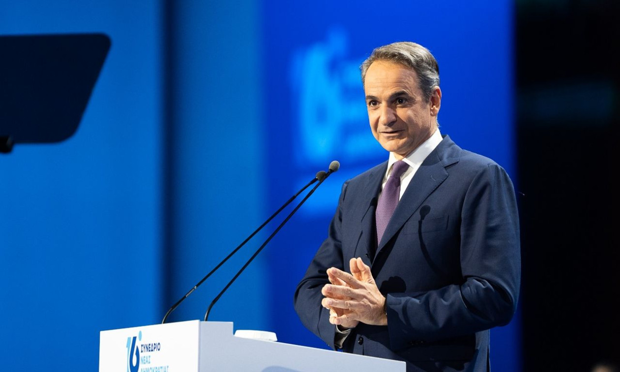 Γαλάζια εξόρμηση σε όλη την Ελλάδα: Λιγότερα γραφεία περισσότερος δρόμος