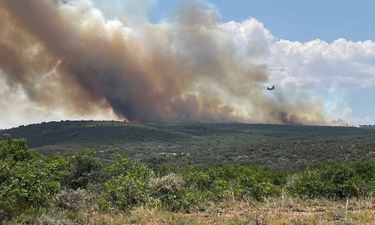Τρεις πυροσβέστες έχασαν τη ζωή τους στη μάχη με τεράστιες πυρκαγιές στο Κολοράντο