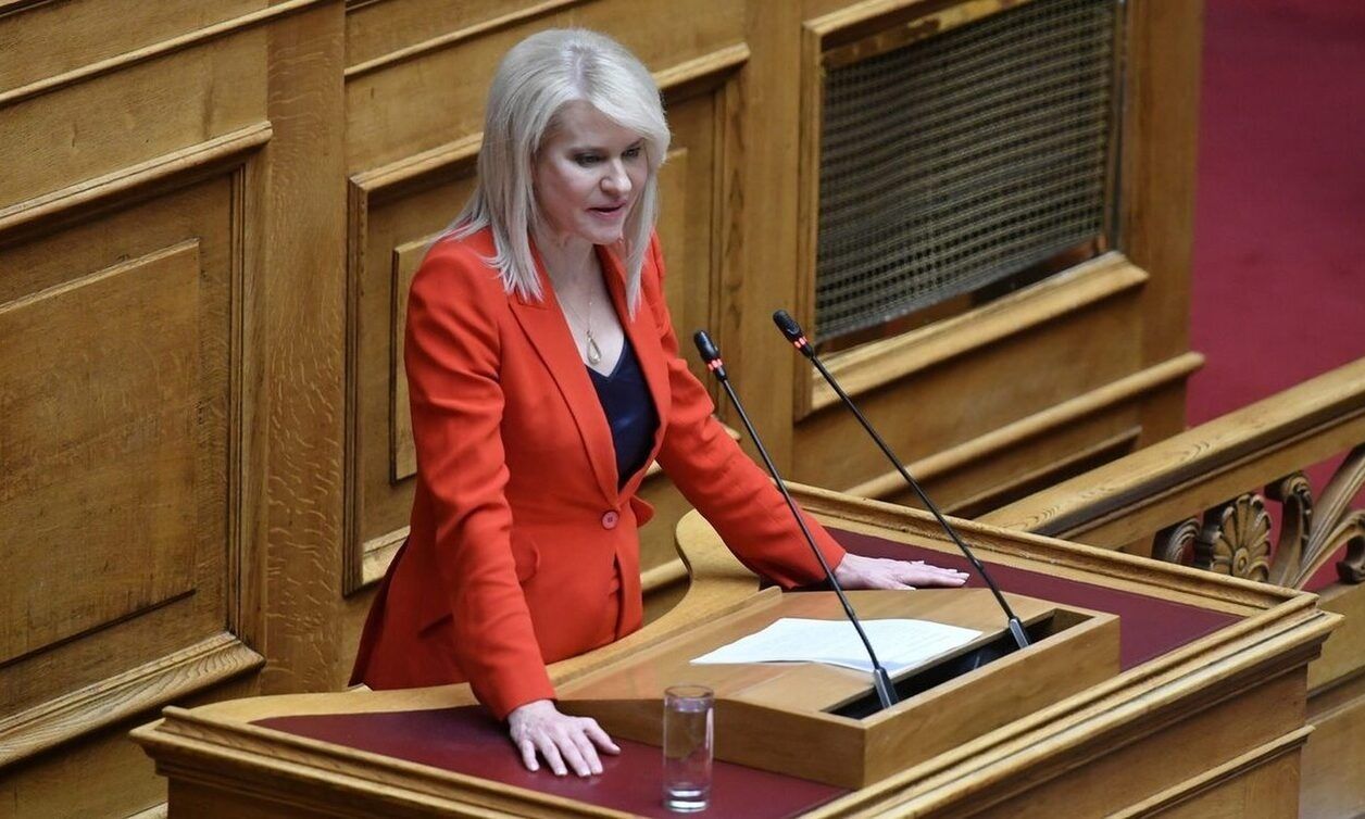 Θα αγκαλιάσει το ΠΑΣΟΚ την Τζάκρη; Yπέρ και κατά που ζυγίζει ο Ανδρουλάκης και το «απίθανο» σενάριο