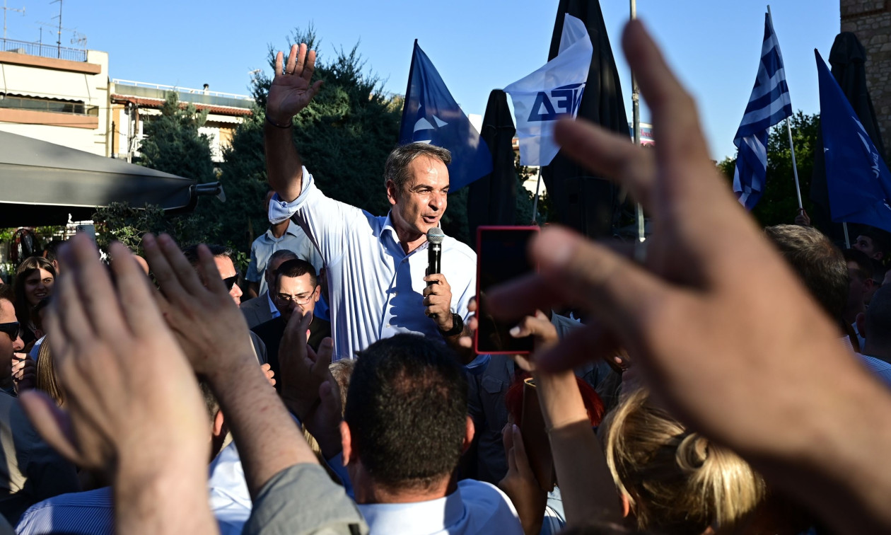 Μητσοτάκης σε πολίτες στο Αιγάλεω: «Αυτά που υποσχεθήκαμε, τα κάναμε»