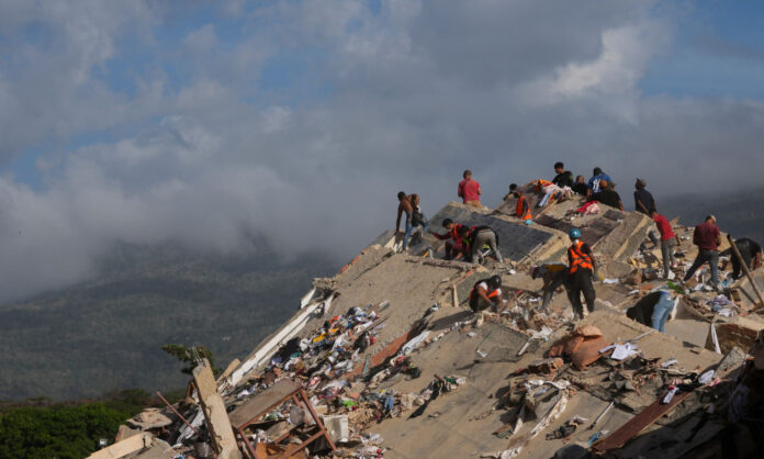 1746478-5a22189f-venezuela-earthquake11.jpg