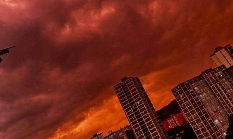Κόκκινος έγινε ο ουρανός στη Βενεζουέλα: Τι είναι το φαινόμενο «candilazo» – Βίντεο