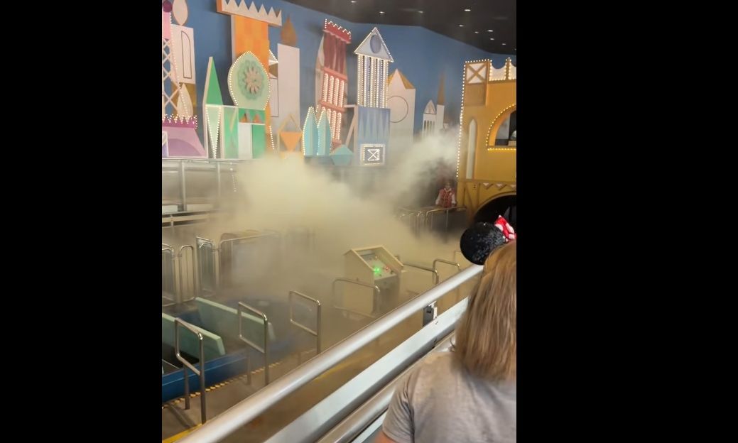 Φλόριντα: Φωτιά σε δημοφιλές παιχνίδι της Disney World – Γέμισε καπνούς ο χώρος – Βίντεο