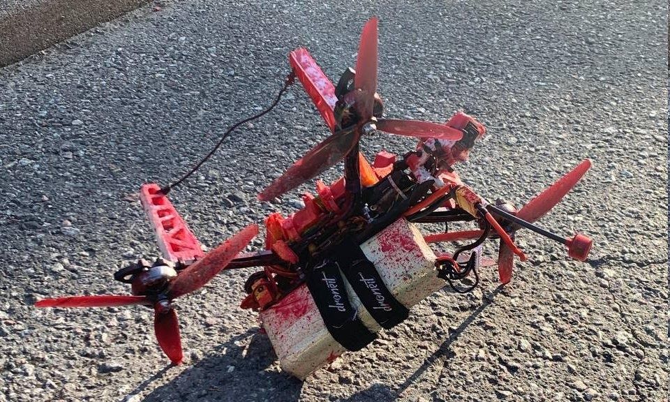 Σουηδία: Drones έριξαν κόκκινη μπογιά στην πρεσβεία της Ρωσίας στην Στοκχόλμη – Δείτε φωτογραφίες