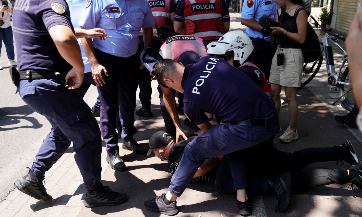 Αλβανία: Βίαιες συγκρούσεις αστυνομίας – διαδηλωτών – Τέσσερις τραυματίες