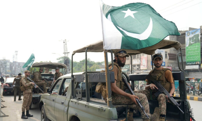 1747118-07d9d583-pakistan-troops.jpg