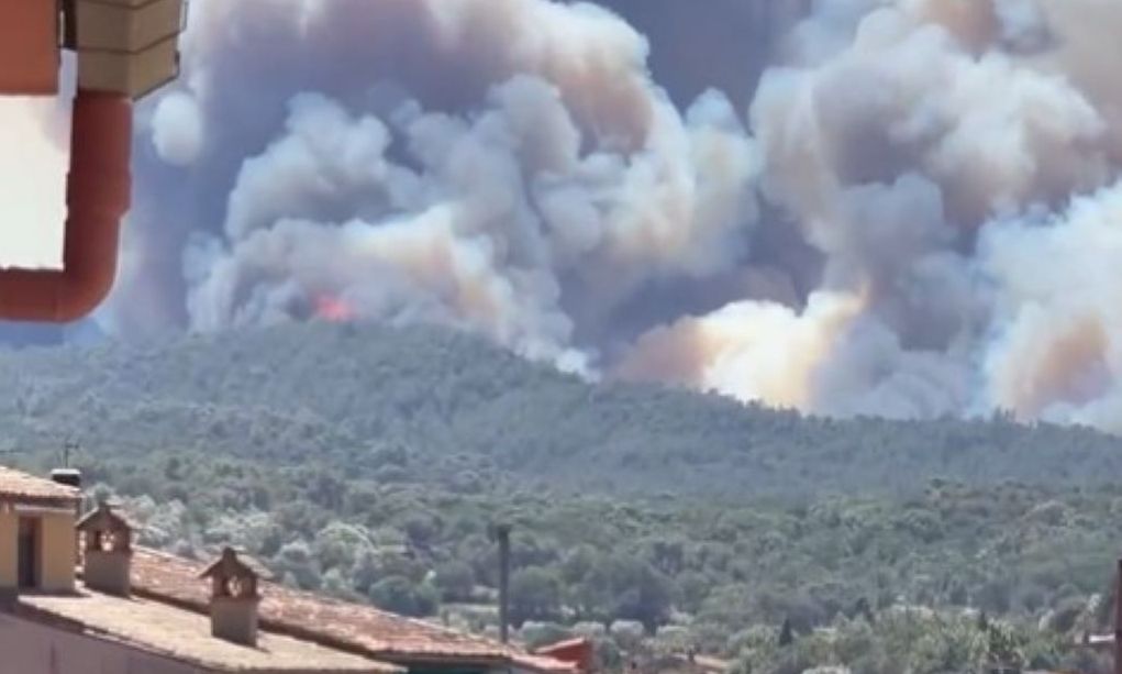 Ισπανία: Μεγάλη φωτιά κοντά στο τουριστικό θέρετρο Κόστα Μπράβα