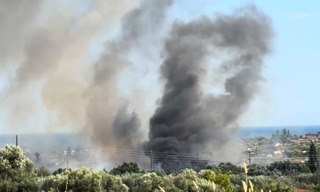 Χαλκιδική: Οριοθετήθηκε η φωτιά στη Νέα Καλλικράτεια – Παραμένουν στο σημείο οι πυροσβέστες