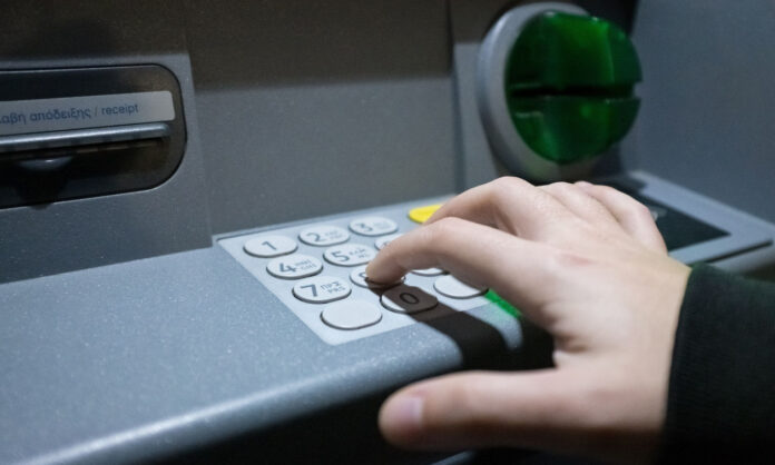 1747578-b9990354-atm.jpg