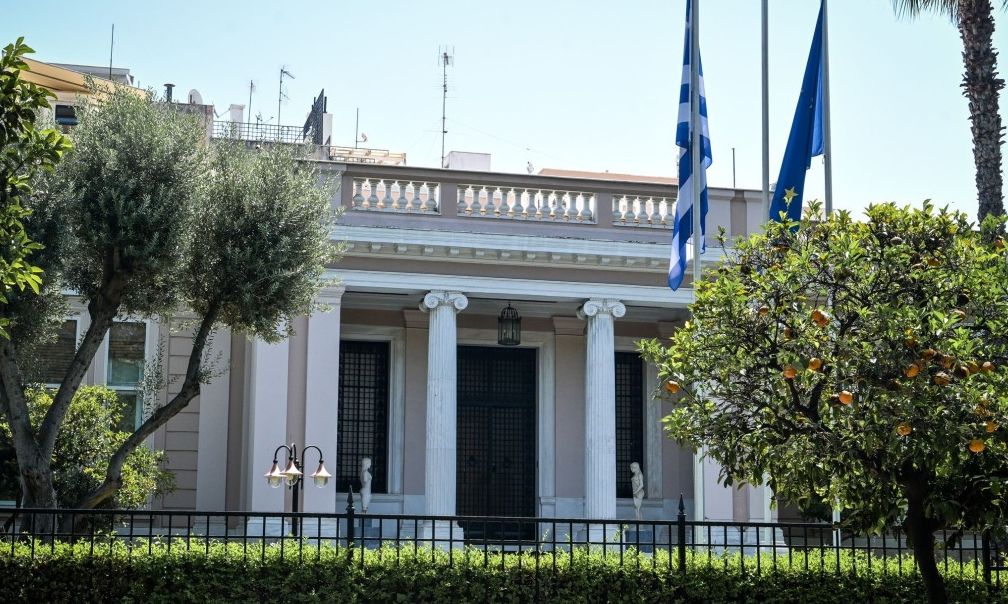 Κάλυψη σε Ντόκο, αντεπίθεση σε Σαμαρά από Μαξίμου 