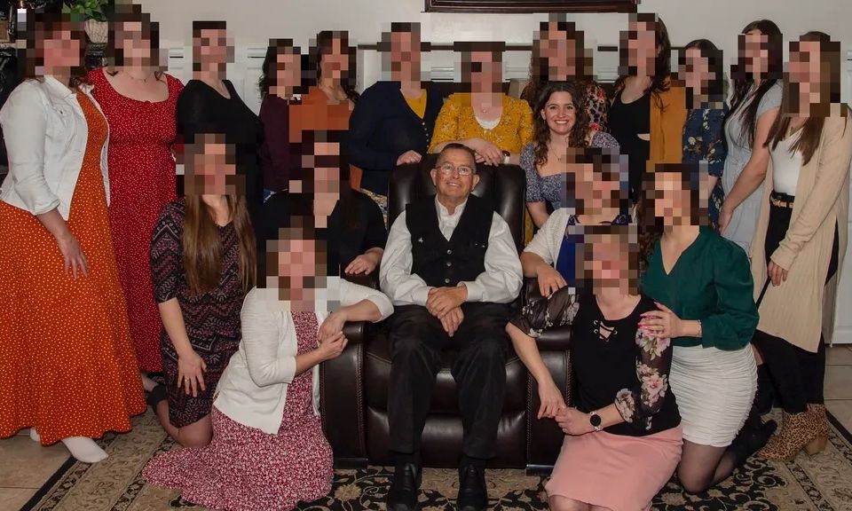 «Φυσικά και θυμάμαι τα ονόματά τους»: Μεγάλωσε με 44 αδέλφια και εξομολογείται