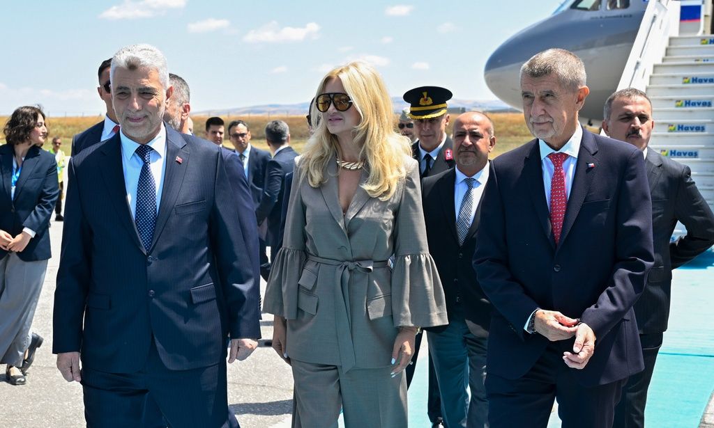ΝΑΤΟ: Γιατι μια χώρα έστειλε δύο ξεχωριστές αντιπροσωπείες στη Σύνοδο