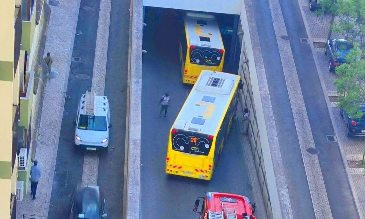 Λισαβόνα: Δύο γυναίκες νεκρές και 14 τραυματίες από σύγκρουση λεωφορείου σε στάση