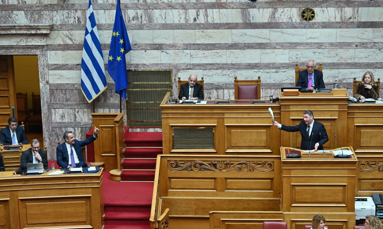 Μπρα ντε φερ Μητσοτάκη – Ανδρουλάκη στη Βουλή με φόντο την ακρίβεια