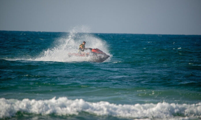 1748952-4c4cd83c-jetski.jpg