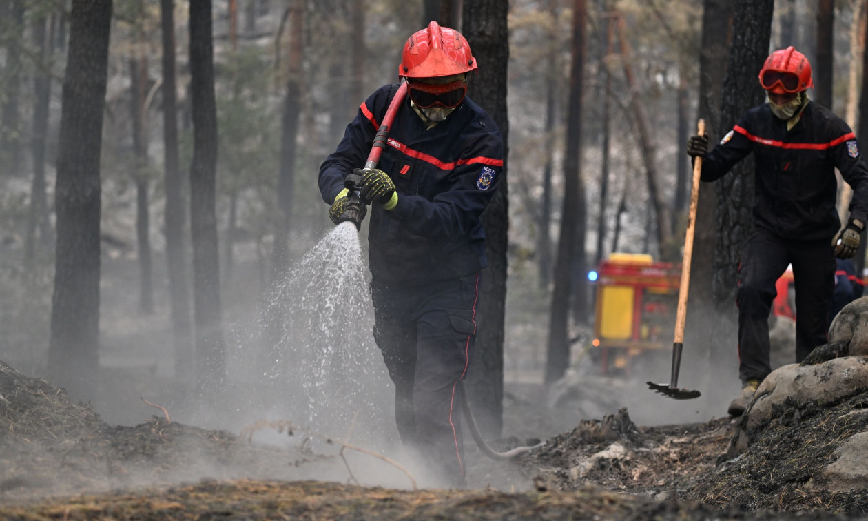 Γαλλία: Έξι συλλήψεις για τη φωτιά στο Φοντενεμπλό – Ανάμεσά τους και εθελοντής πυροσβέστης