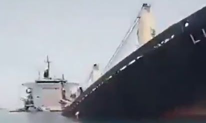 Συναγερμός στα Στενά του Ορμούζ: Η στιγμή που φορτηγό πλοίο κόβεται στη μέση και βυθίζεται