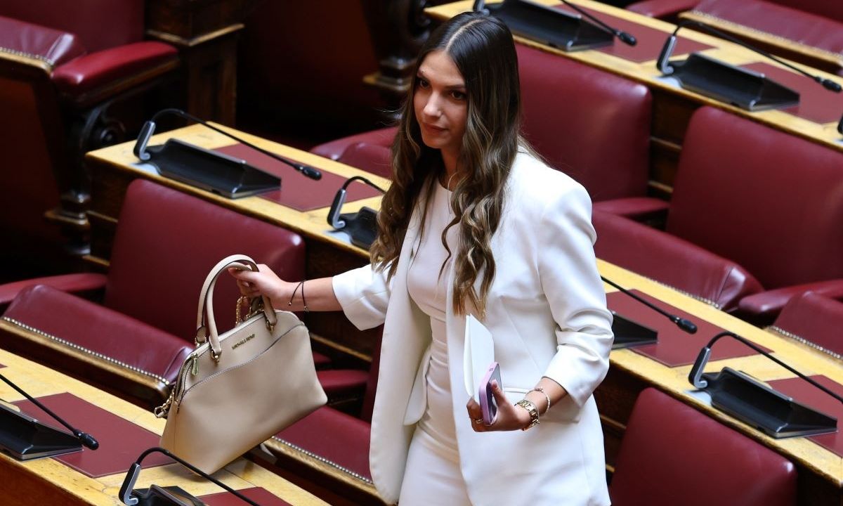 Μυρτώ Κοροβέση: Ορκίστηκε η νεότερη βουλευτής του ελληνικού κοινοβουλίου