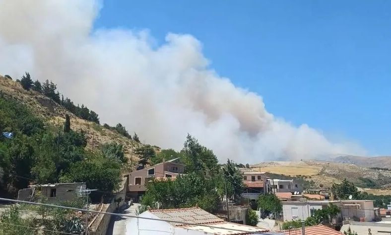 Ηράκλειο: Οριοθετήθηκε η φωτιά στο Μελιδοχώρι