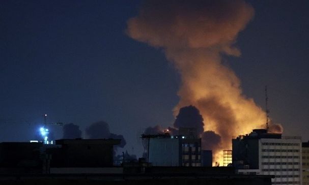 Μέση Ανατολή: Οχτώ νεκροί στο Ιράν από αμερικανικά πλήγματα -Εκρήξεις σε Μπαχρέιν, Κουβέιτ και Κατάρ