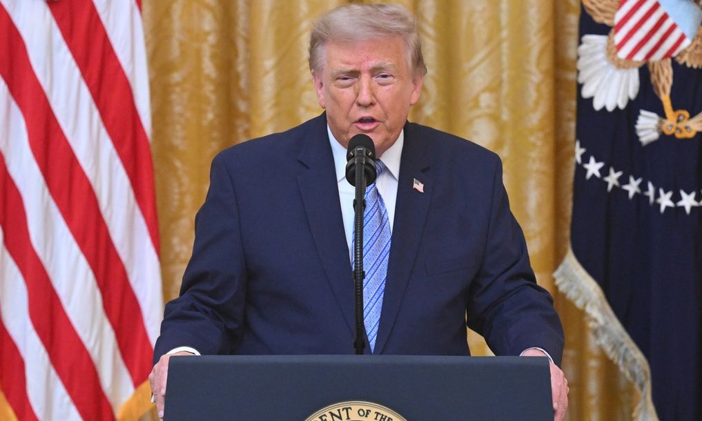 ABC, NBC και CNN δεν μετέδωσαν ζωντανά την ομιλία Τραμπ – Ο πρόεδρος απείλησε με ανάκληση αδειών