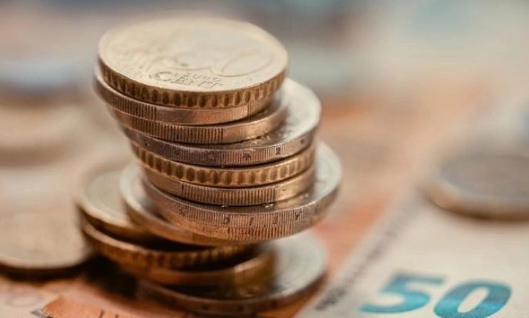 Εξωδικαστικός για χρέη από 5.000 ευρώ: Πώς θα λειτουργήσει και πώς ωφελούνται οι οφειλέτες