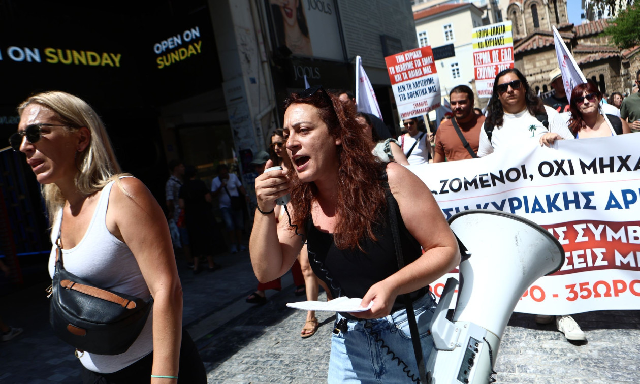 Σε εξέλιξη η πανελλαδική απεργία στο εμπόριο – Αντιδράσεις για την κυριακάτικη λειτουργία της αγοράς