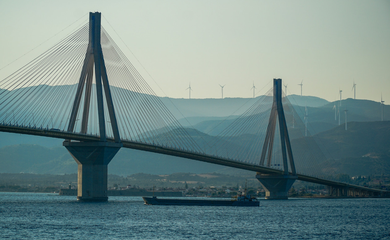 Πάτρα: Στο νοσοκομείο 22χρονη που τραυματίστηκε σε πλοίο προς το Αντίρριο