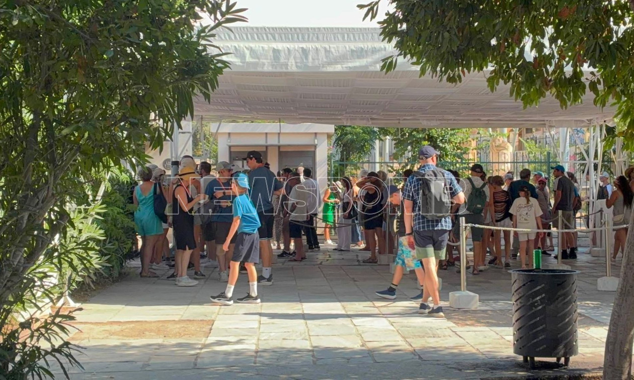 Ακρόπολη: Η μαρτυρία του βοηθού αρχιφύλακα για την επίθεση με μαχαίρι – Γνώριμος των Αρχών ο δράστης